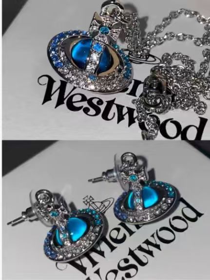 VIVINANA Y2K Saturn Pendant Necklace, Blue Gradient CZ Inlaid, Medium Size 20mm Diameter